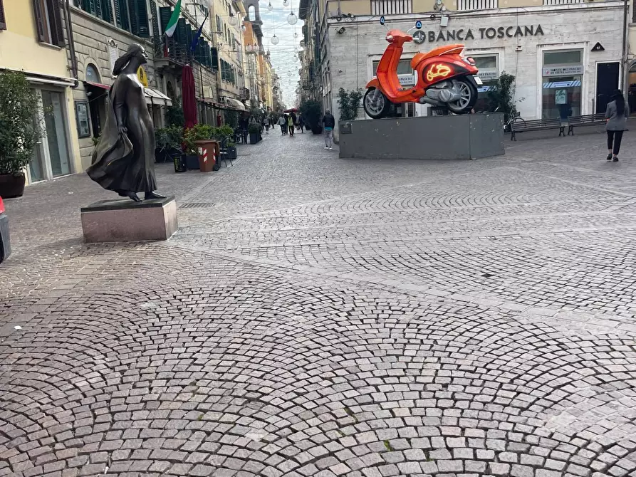 Immagine 2 di Attività commerciale in affitto  a Pontedera