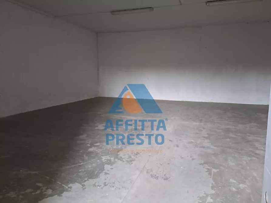 Immagine 1 di Magazzino in affitto  a Vinci