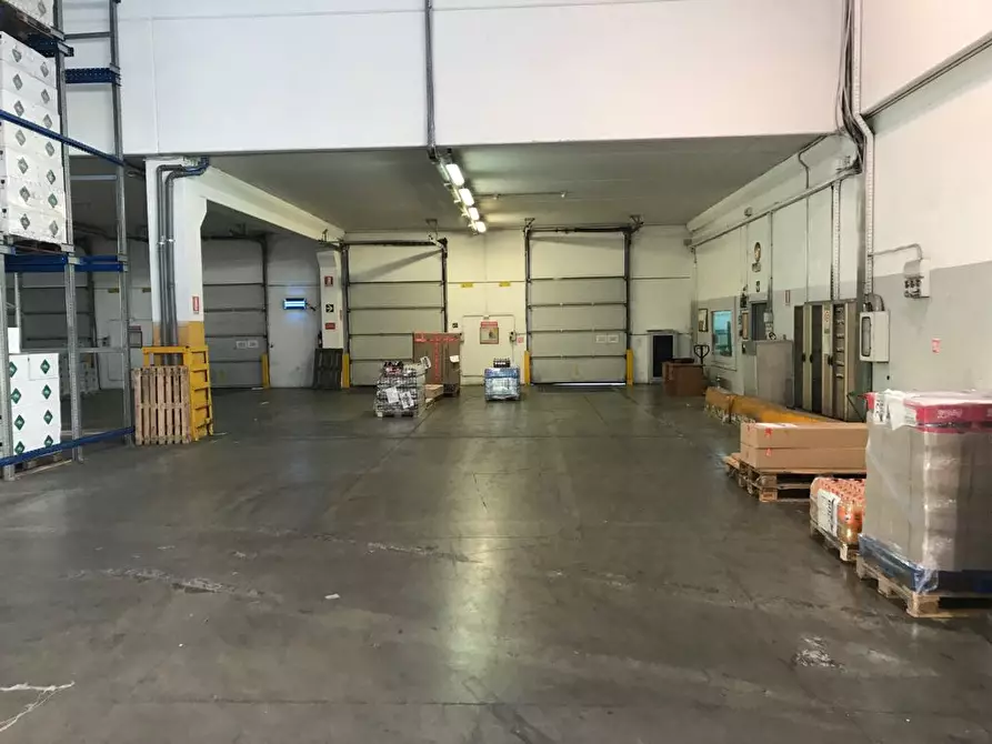 Immagine 1 di Magazzino in affitto  a Firenze