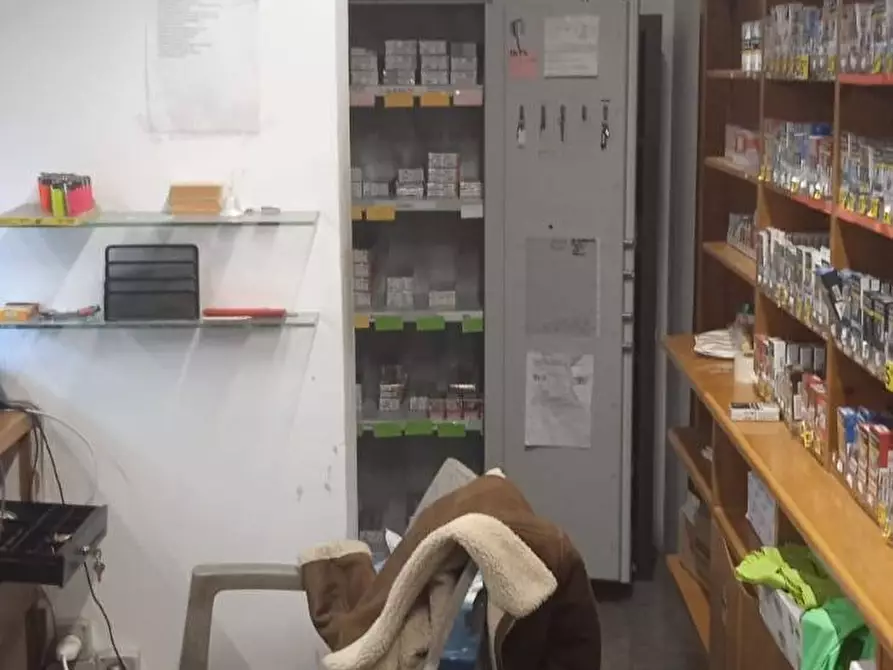 Immagine 2 di Attività commerciale in vendita  a Firenze