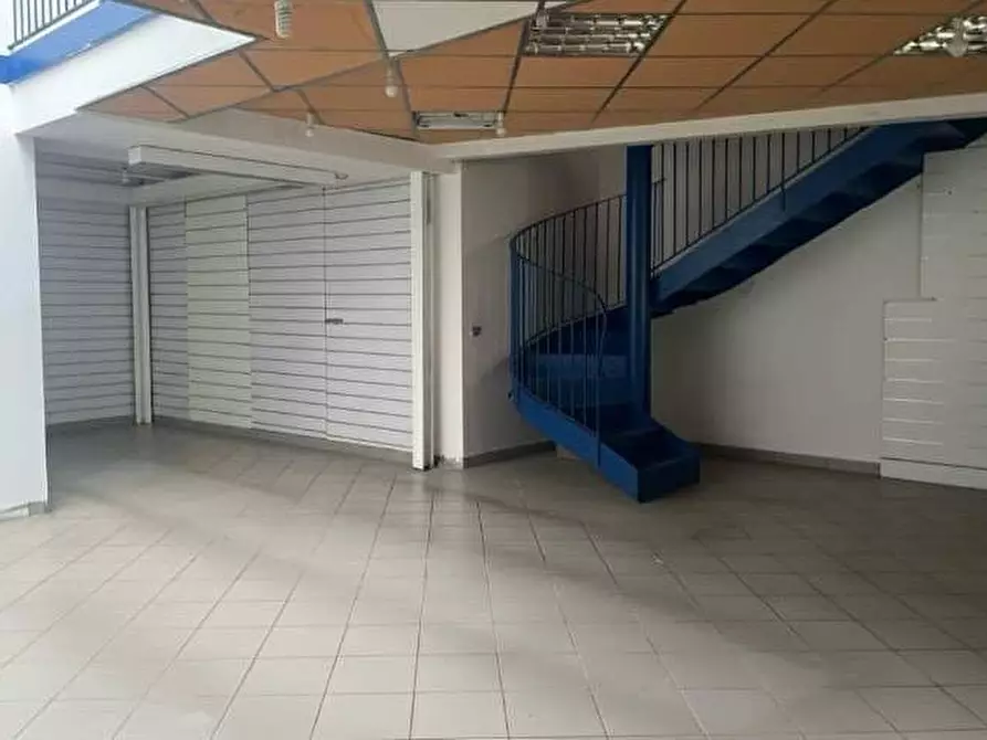 Immagine 7 di Negozio in affitto  in Via Po 5 a Chivasso