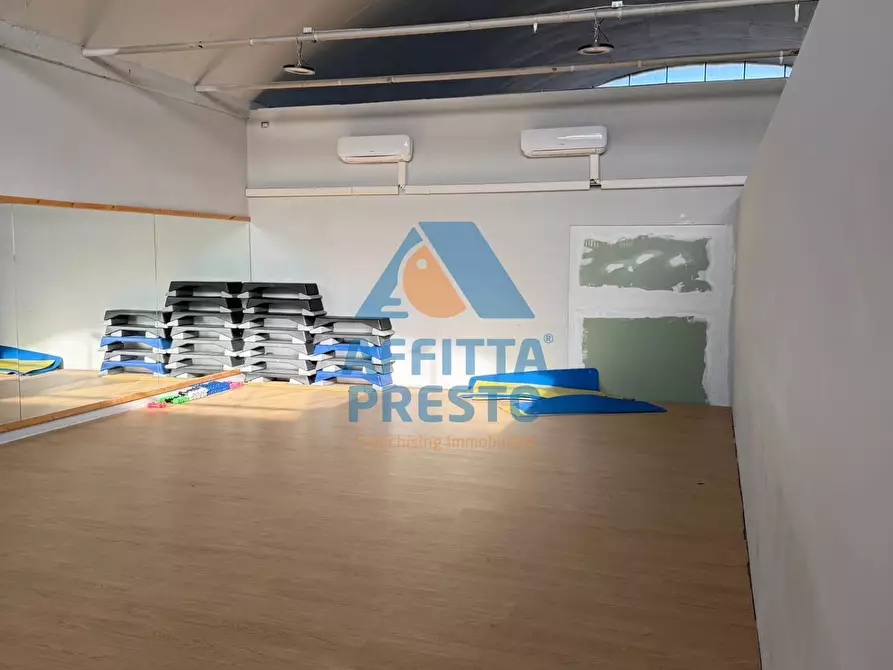 Immagine 9 di Magazzino in affitto  a Empoli