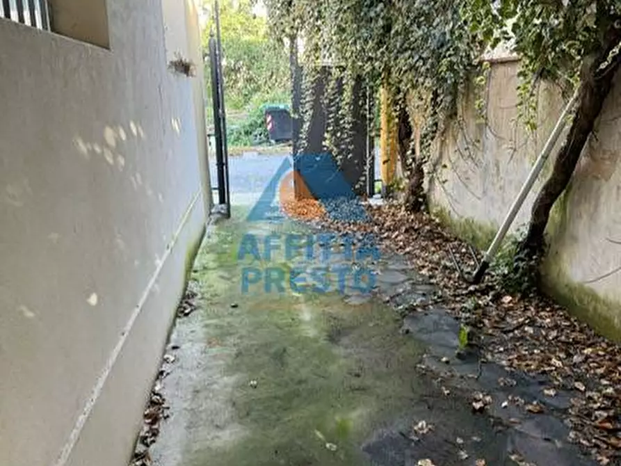 Immagine 16 di Magazzino in affitto  a Empoli