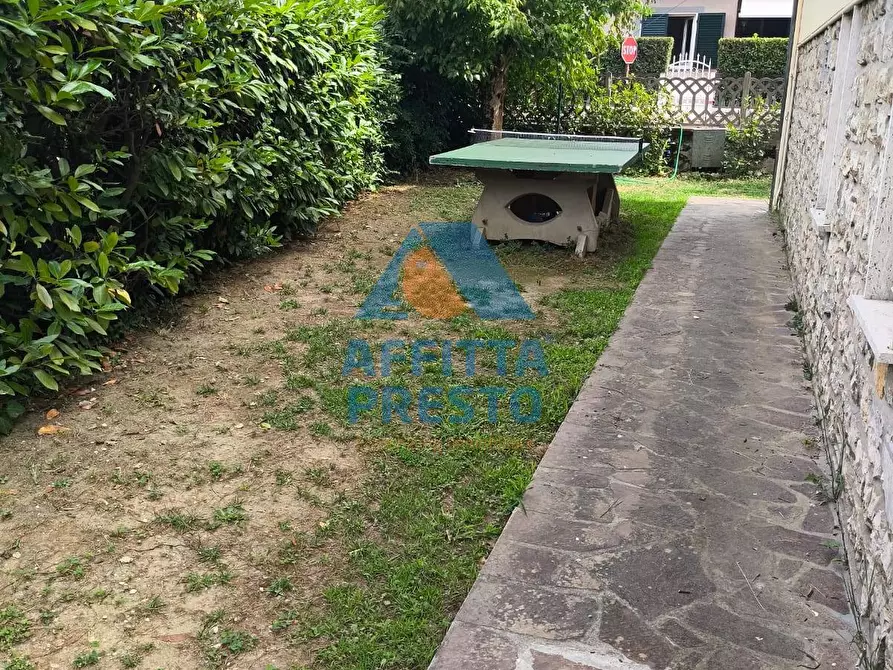Immagine 10 di Casa indipendente in affitto  a Pietrasanta