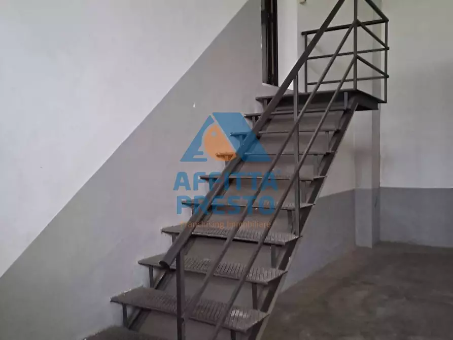 Immagine 17 di Attività commerciale in affitto  a Empoli