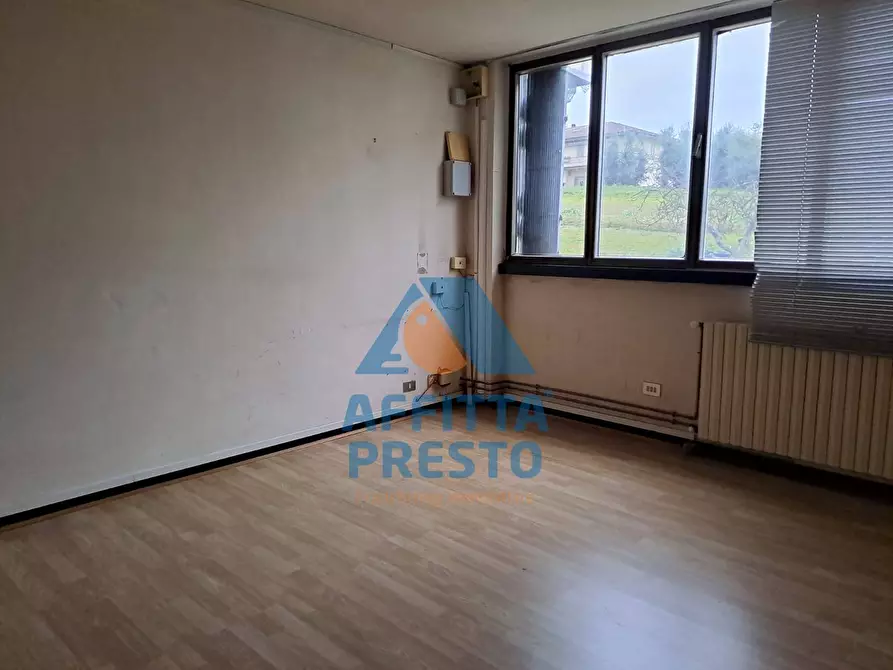 Immagine 9 di Attività commerciale in affitto  a Empoli