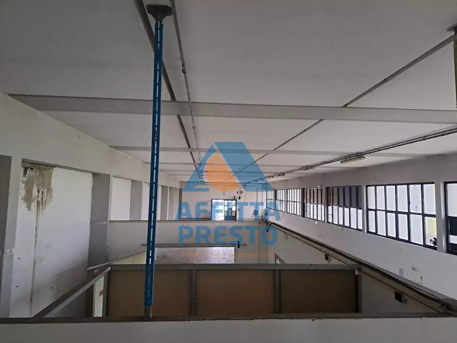 Immagine 12 di Attività commerciale in affitto  a Empoli