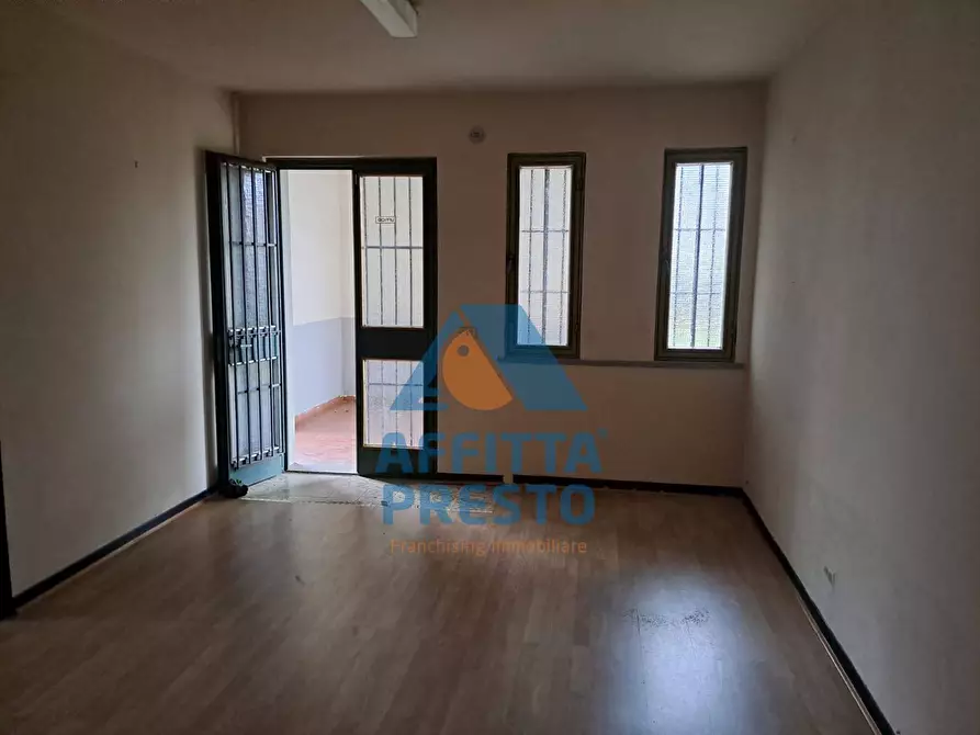 Immagine 14 di Attività commerciale in affitto  a Empoli