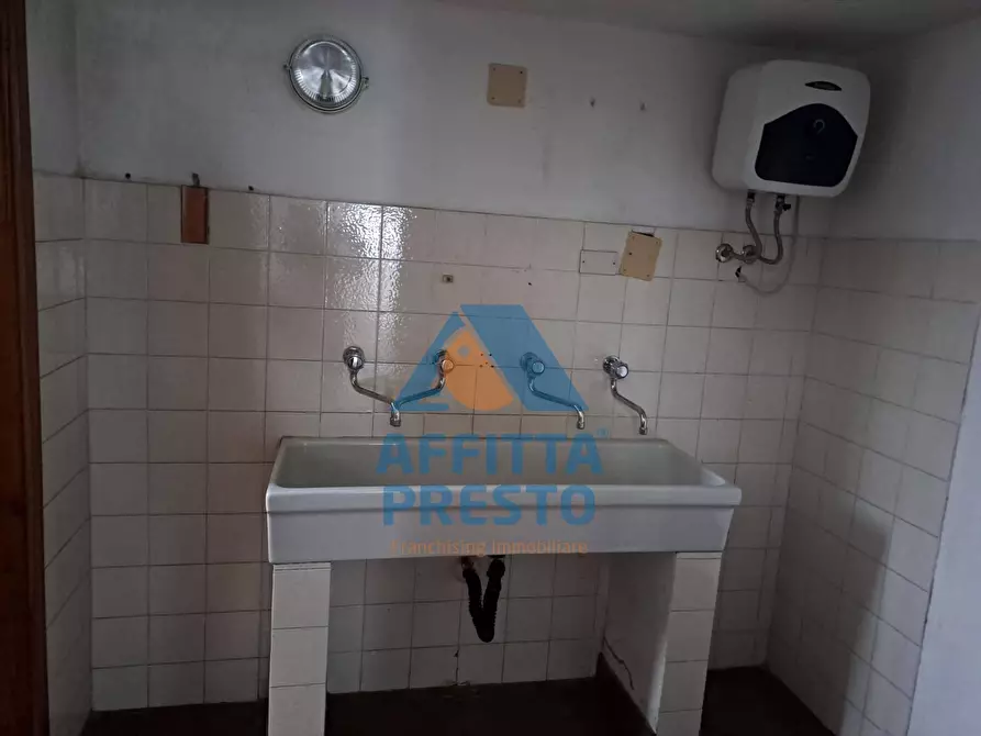 Immagine 15 di Attività commerciale in affitto  a Empoli