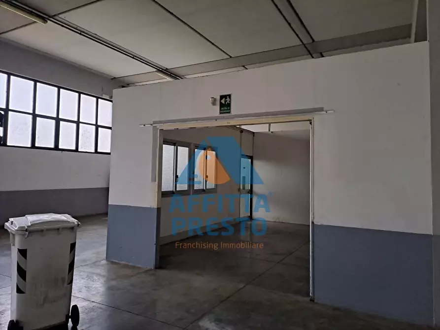 Immagine 16 di Attività commerciale in affitto  a Empoli