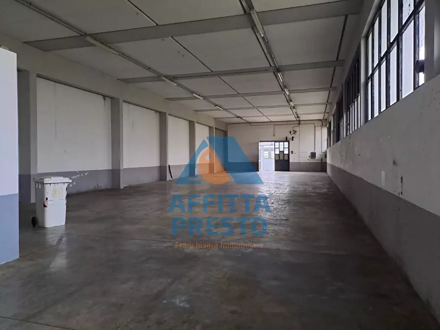 Immagine 1 di Attività commerciale in affitto  a Empoli