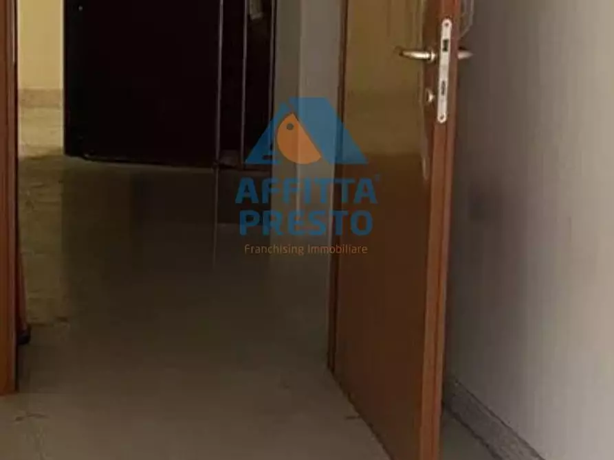 Immagine 2 di Ufficio in affitto  a Massa