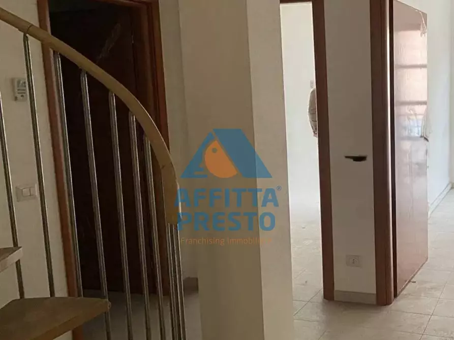 Immagine 3 di Ufficio in affitto  a Massa
