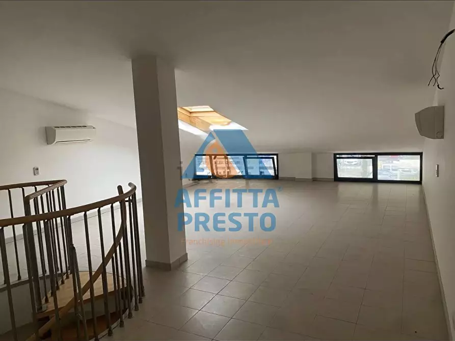 Immagine 4 di Ufficio in affitto  a Massa