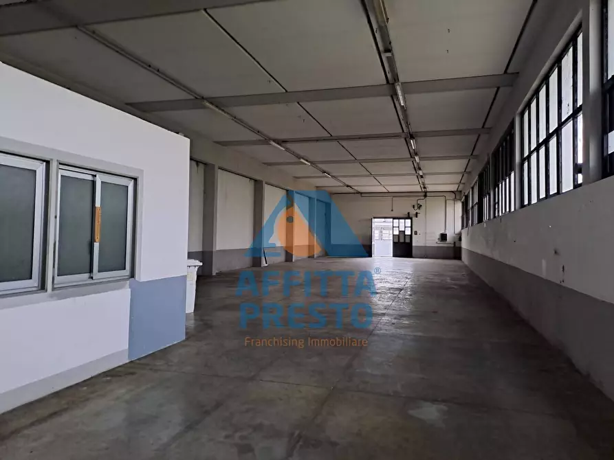 Immagine 2 di Attività commerciale in vendita  a Lamporecchio