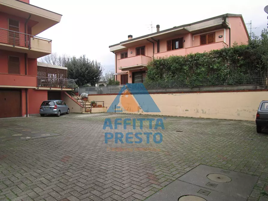 Immagine 19 di Appartamento in affitto  a Capraia E Limite