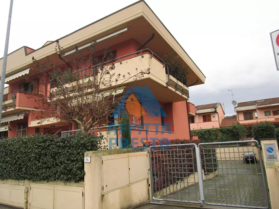 Immagine 22 di Appartamento in affitto  a Capraia E Limite