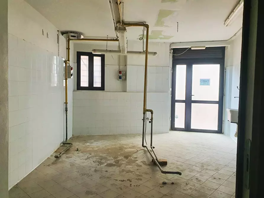 Immagine 21 di Attività commerciale in affitto  a Montelupo Fiorentino