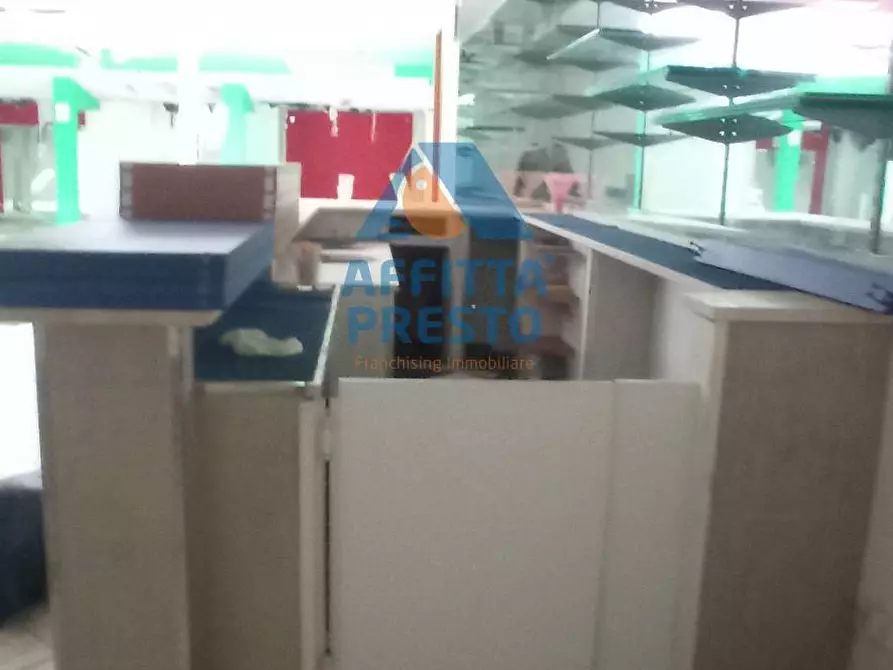 Immagine 5 di Attività commerciale in affitto  a Empoli