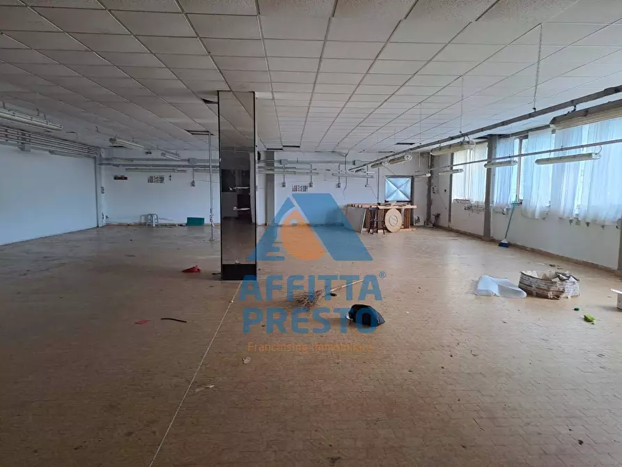 Immagine 2 di Capannone industriale in affitto  a Capraia E Limite