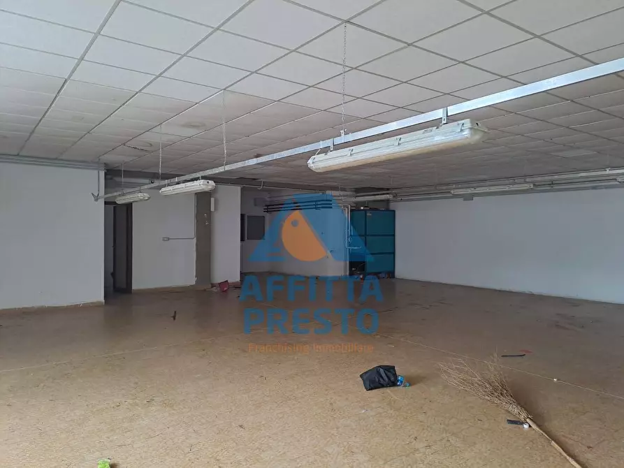 Immagine 3 di Capannone industriale in affitto  a Capraia E Limite