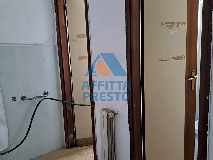 Immagine 5 di Capannone industriale in affitto  a Capraia E Limite