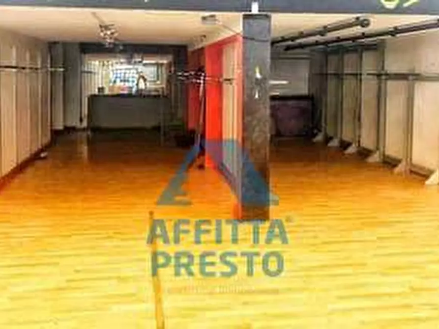 Immagine 2 di Attività commerciale in affitto  a Santa Croce Sull'arno