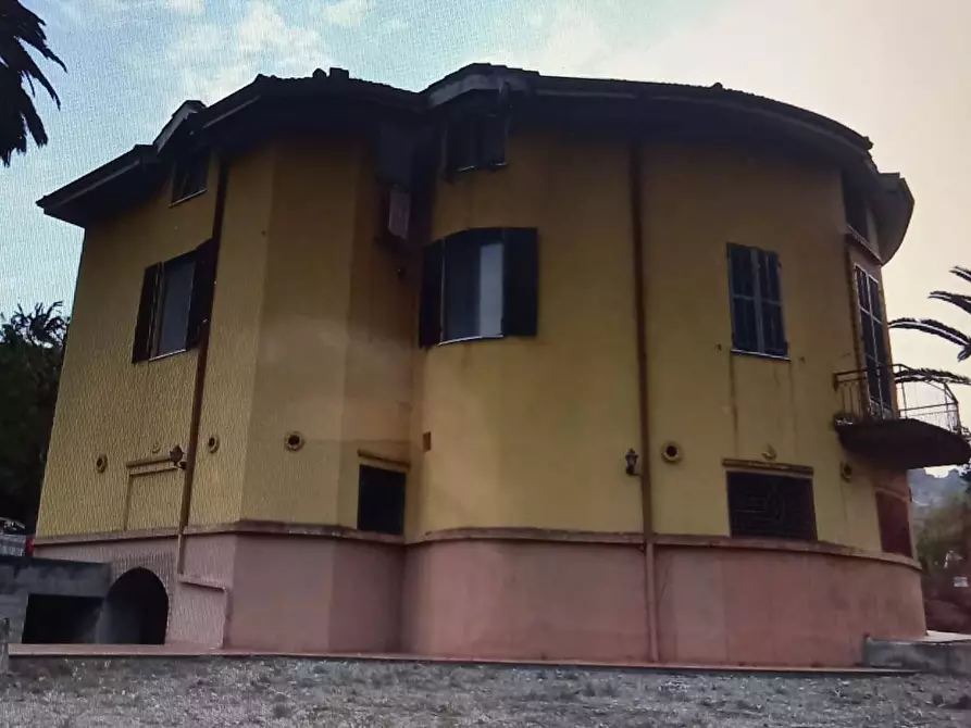 Immagine 1 di Appartamento in vendita  in Porto Maurizio a Imperia