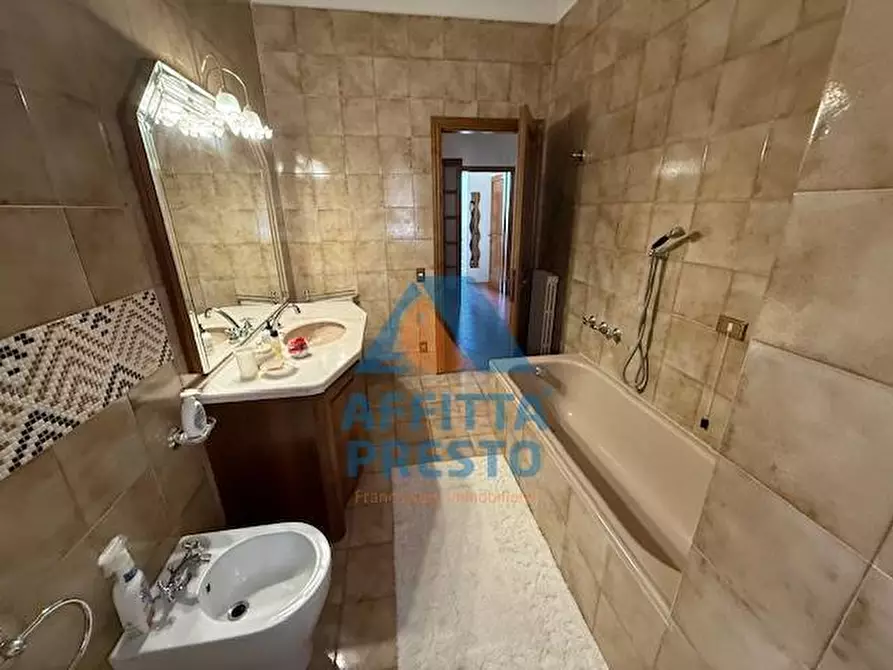 Immagine 7 di Camera in affitto  a Empoli