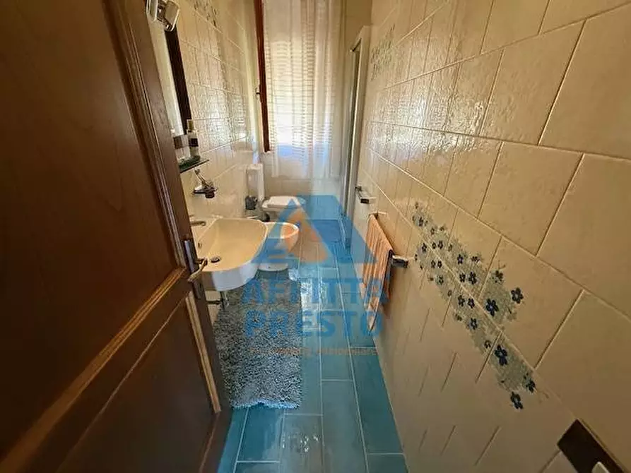 Immagine 8 di Camera in affitto  a Empoli