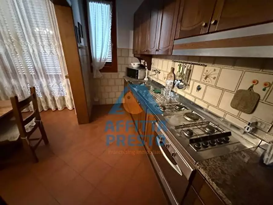 Immagine 13 di Camera in affitto  a Empoli