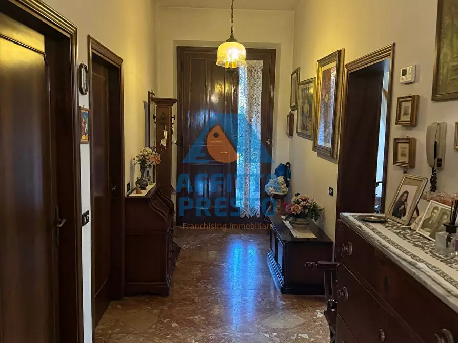 Immagine 1 di Appartamento in vendita  a Capraia E Limite