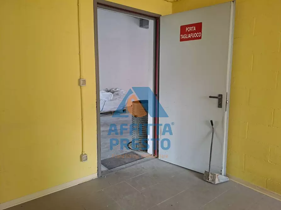 Immagine 23 di Laboratorio in affitto  a Empoli