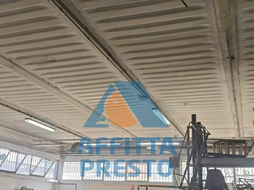 Immagine 2 di Attività commerciale in affitto  a Empoli