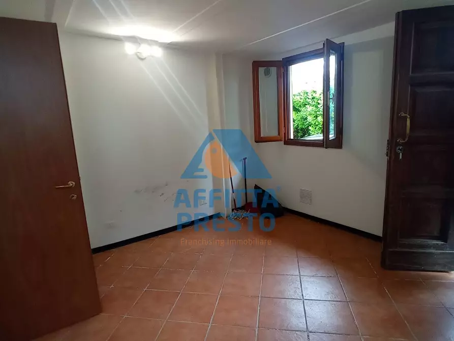 Immagine 2 di Magazzino in vendita  a Empoli