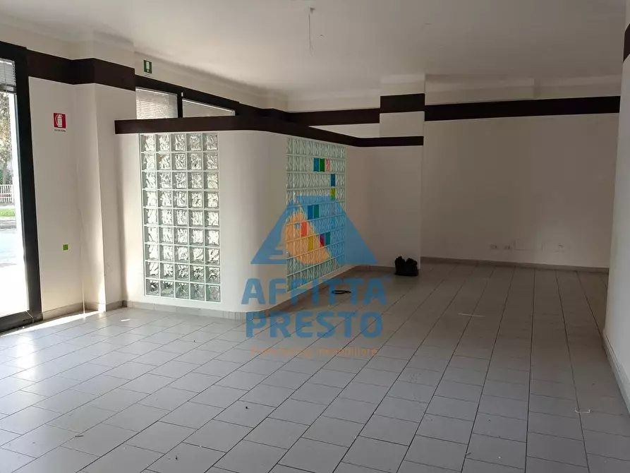 Immagine 3 di Attività commerciale in affitto  a Empoli