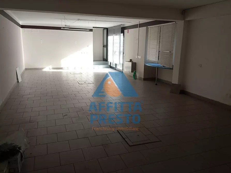 Immagine 7 di Attività commerciale in affitto  a Empoli