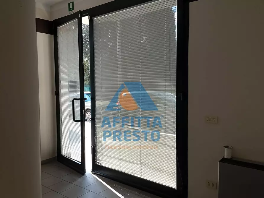 Immagine 9 di Attività commerciale in affitto  a Empoli