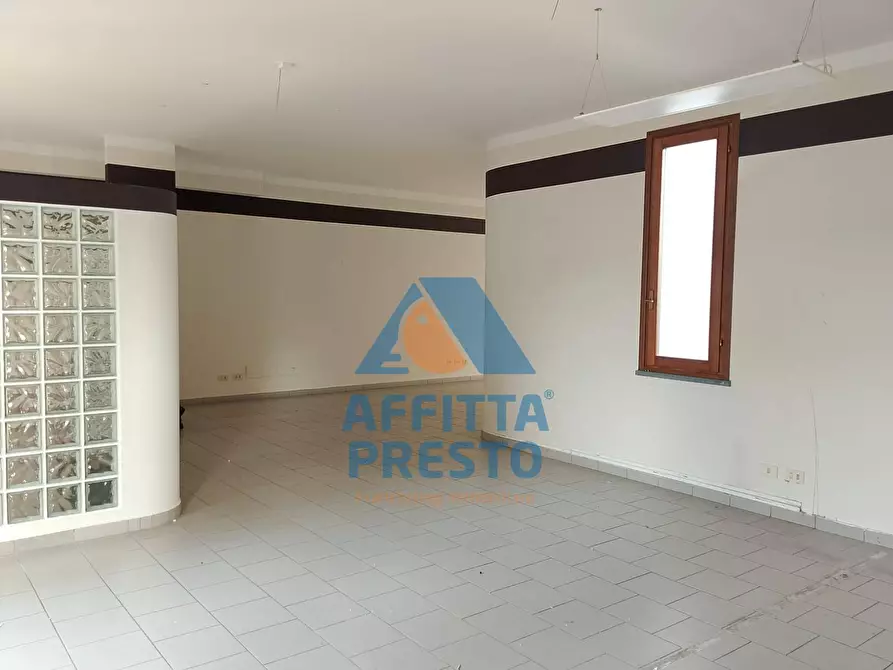 Immagine 10 di Attività commerciale in affitto  a Empoli