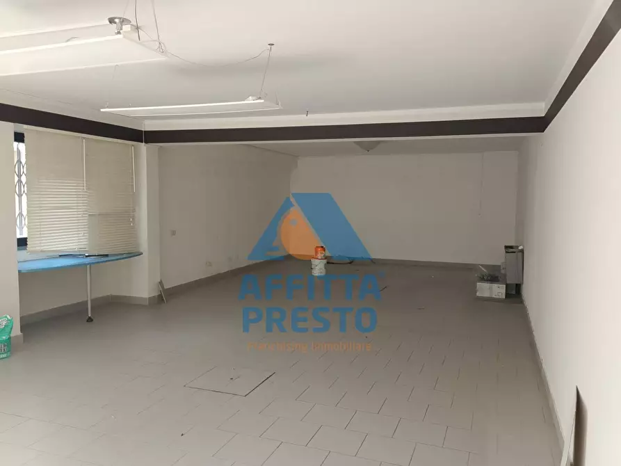 Immagine 13 di Attività commerciale in affitto  a Empoli
