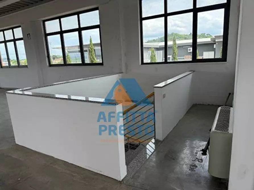 Immagine 2 di Attività commerciale in affitto  a San Miniato