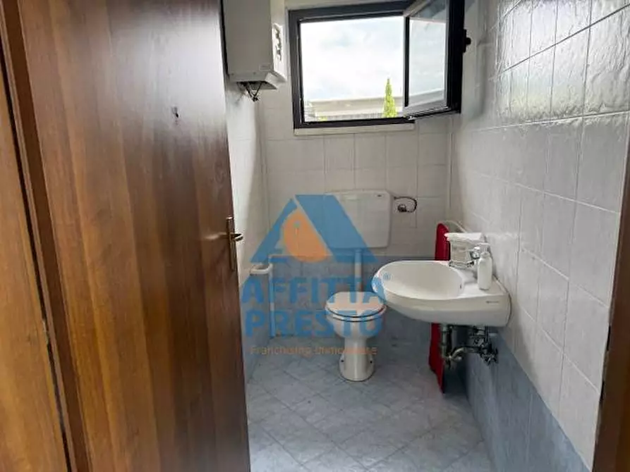 Immagine 5 di Attività commerciale in affitto  a San Miniato