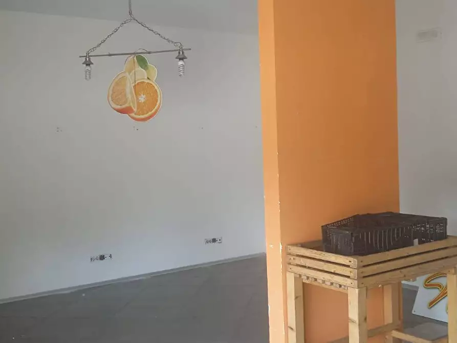 Immagine 4 di Attività commerciale in affitto  a Firenze