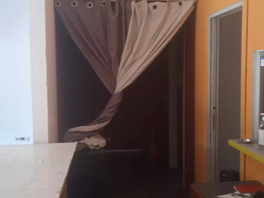 Immagine 5 di Attività commerciale in affitto  a Firenze