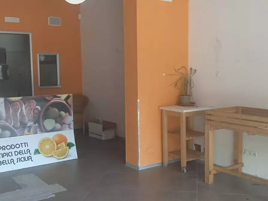 Immagine 6 di Attività commerciale in affitto  a Firenze