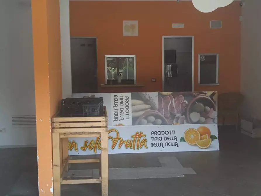 Immagine 7 di Attività commerciale in affitto  a Firenze