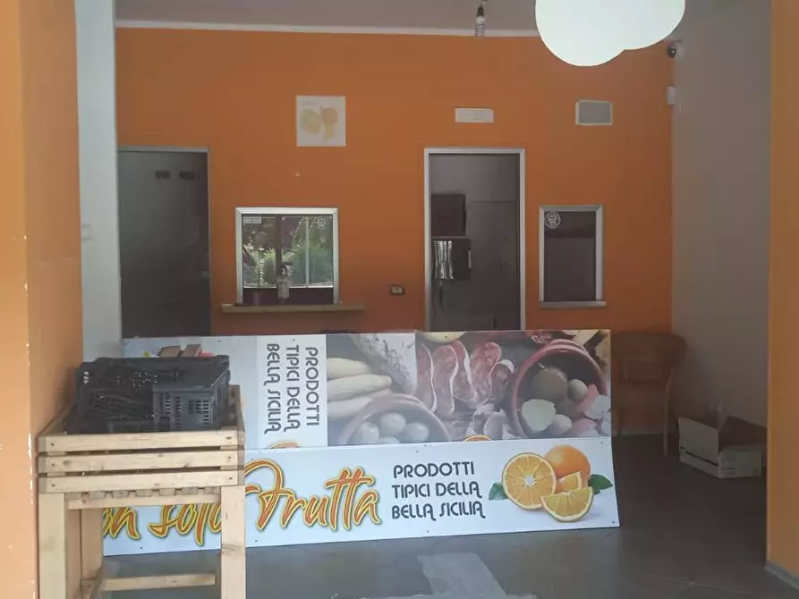 Immagine 8 di Attività commerciale in affitto  a Firenze