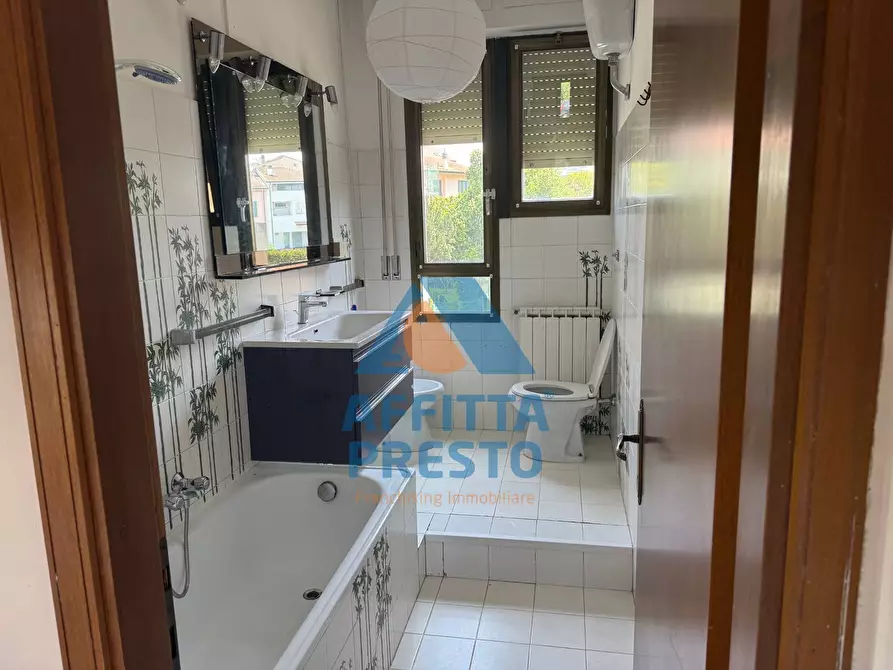 Immagine 7 di Camera in affitto  a Empoli