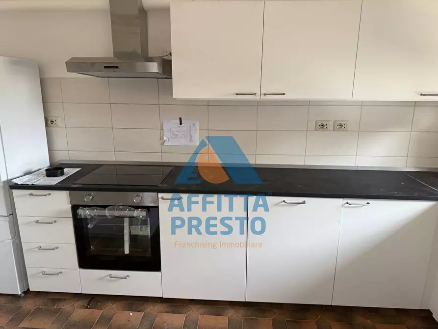 Immagine 9 di Camera in affitto  a Empoli