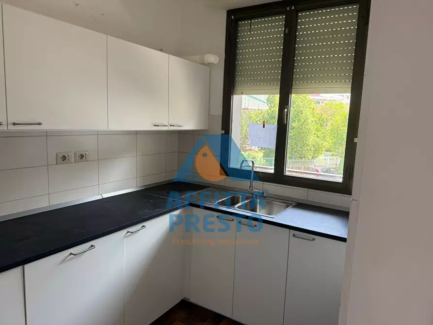 Immagine 6 di Camera in affitto  a Empoli